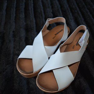Clarks collection white wedge sandal size WIDE 8.5